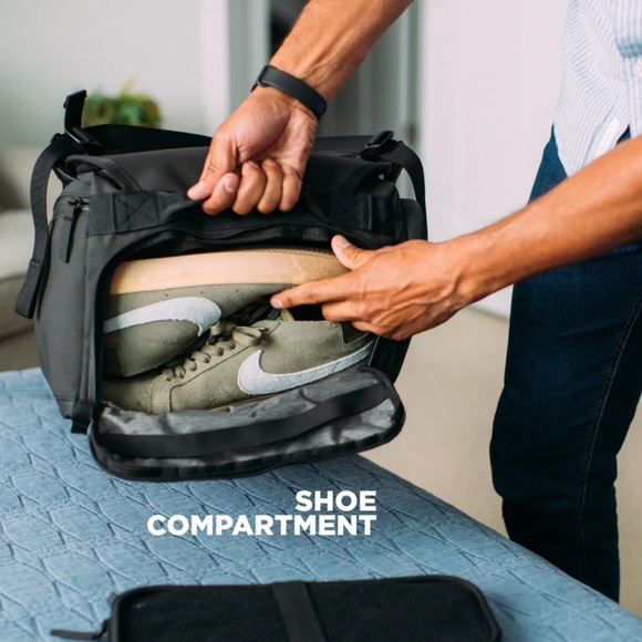 Nomatic 40L Travel Bag - Black - Very Good Condition - Waist Straps -Washed - Picture 10 of 13